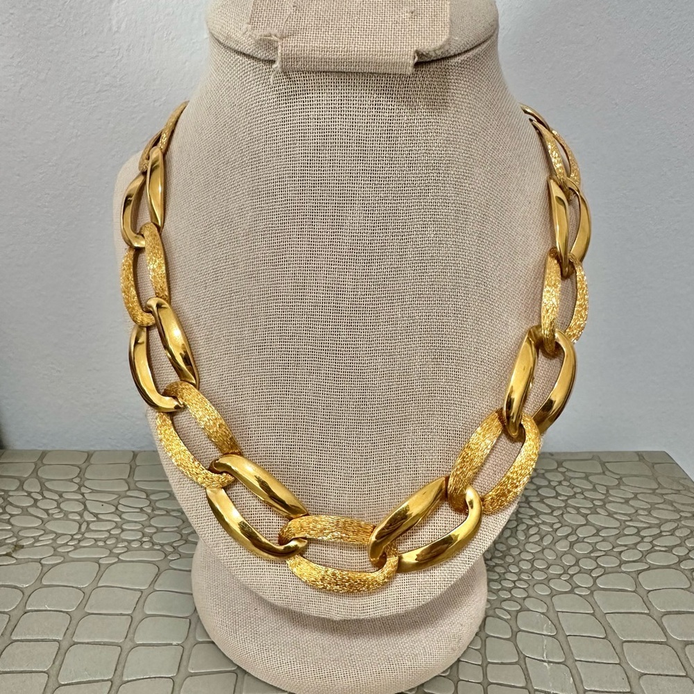 Vintage Napier Gold Tone Curved Oval Chain Link Metal Chucky Statement Necklace